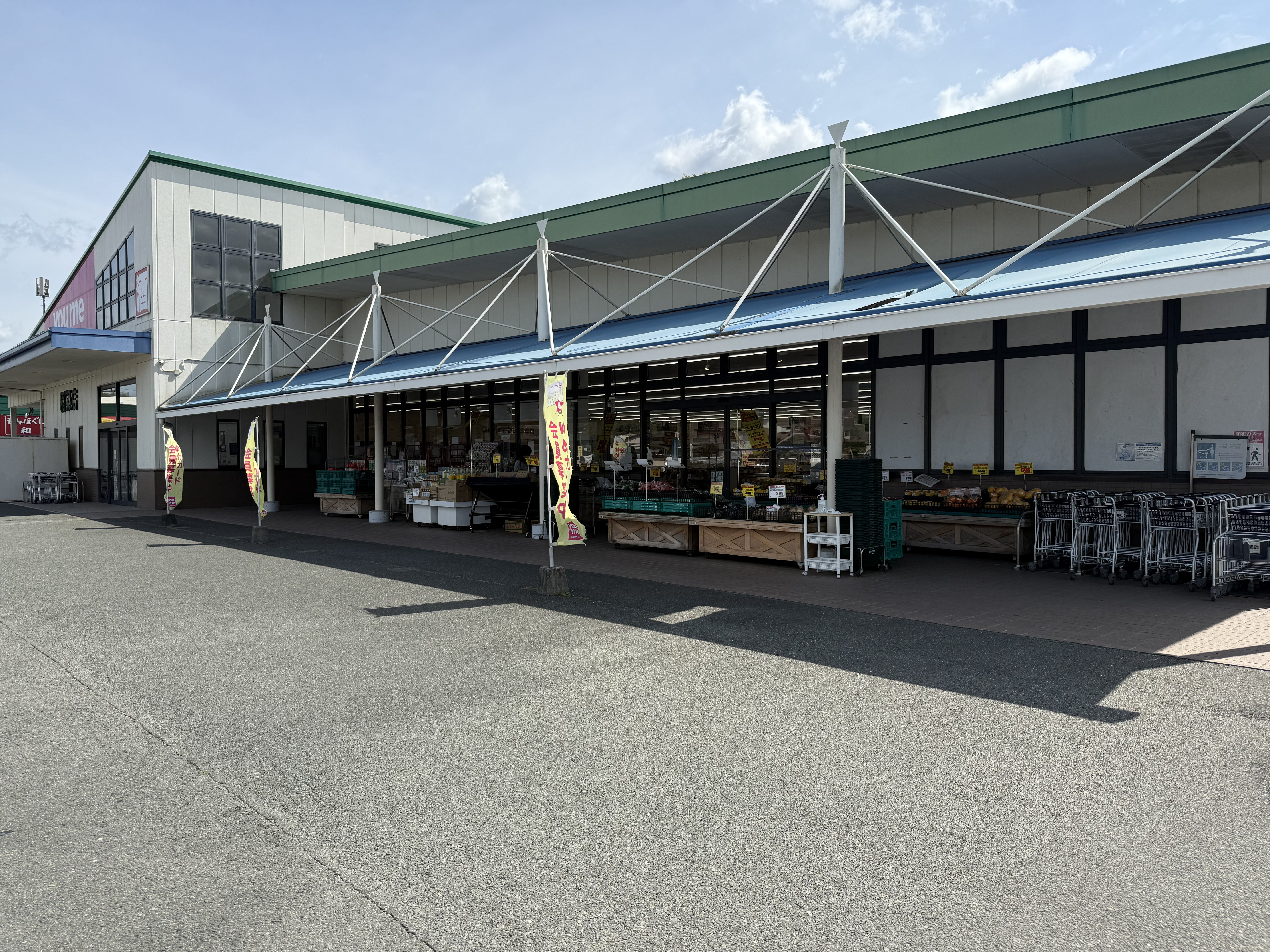 【ゆめマート 稲築】屋外（屋根なし）　キッチンカーや販促プロモーションにおすすめな催事イベントスペース