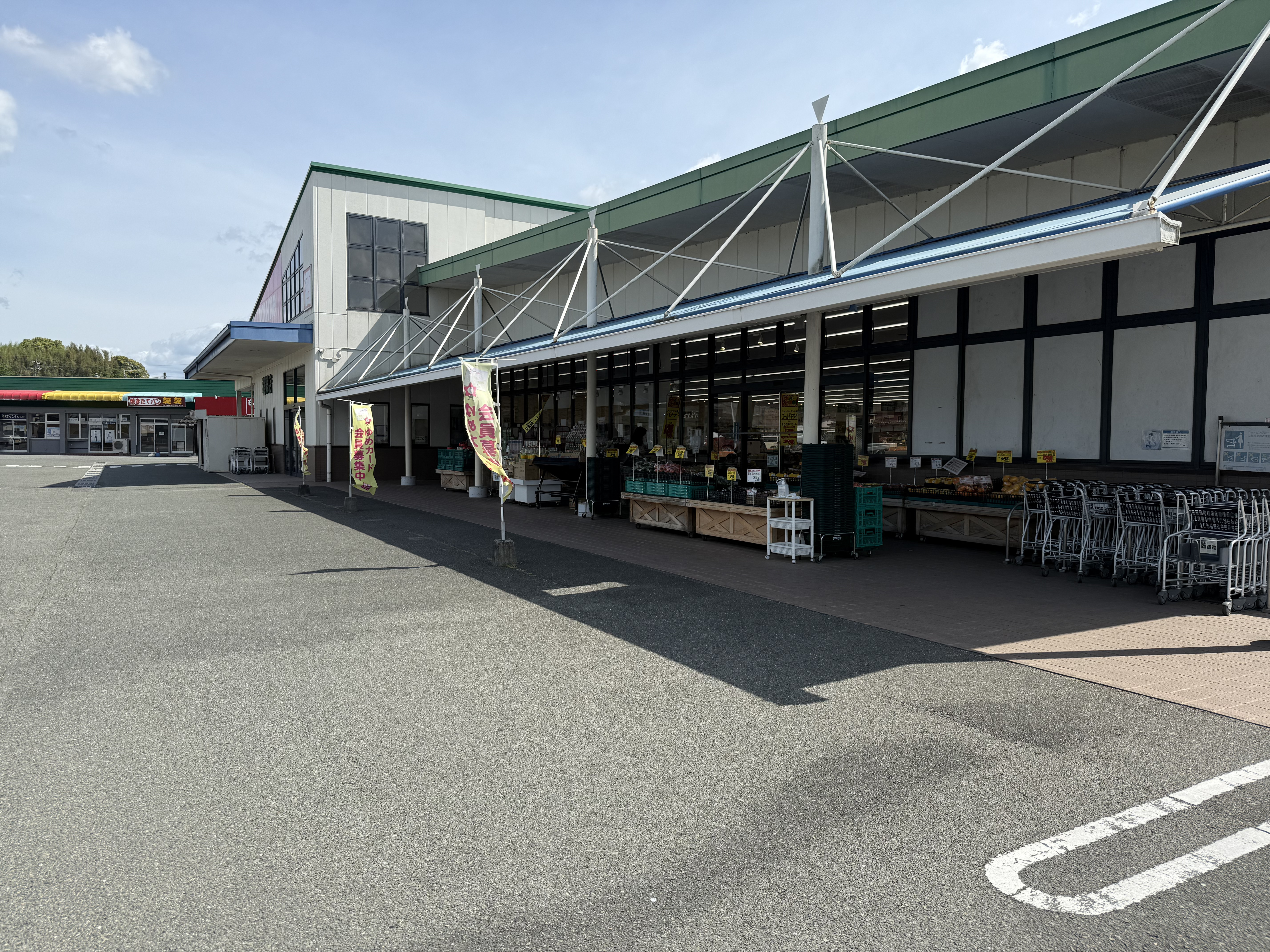 【ゆめマート 稲築】屋外（屋根なし）　キッチンカーや販促プロモーションにおすすめな催事イベントスペース