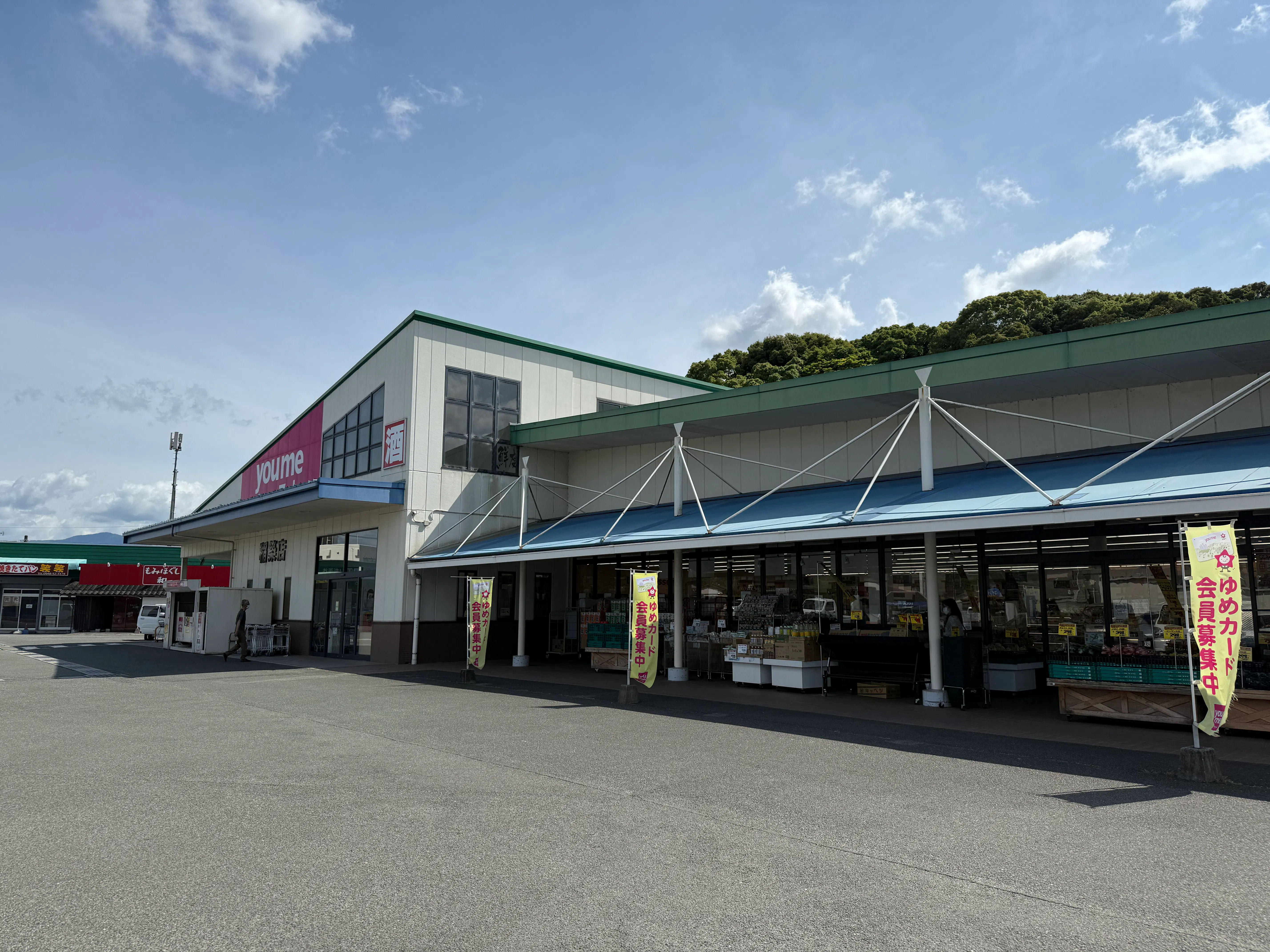 【ゆめマート 稲築】屋外（屋根なし）　キッチンカーや販促プロモーションにおすすめな催事イベントスペース