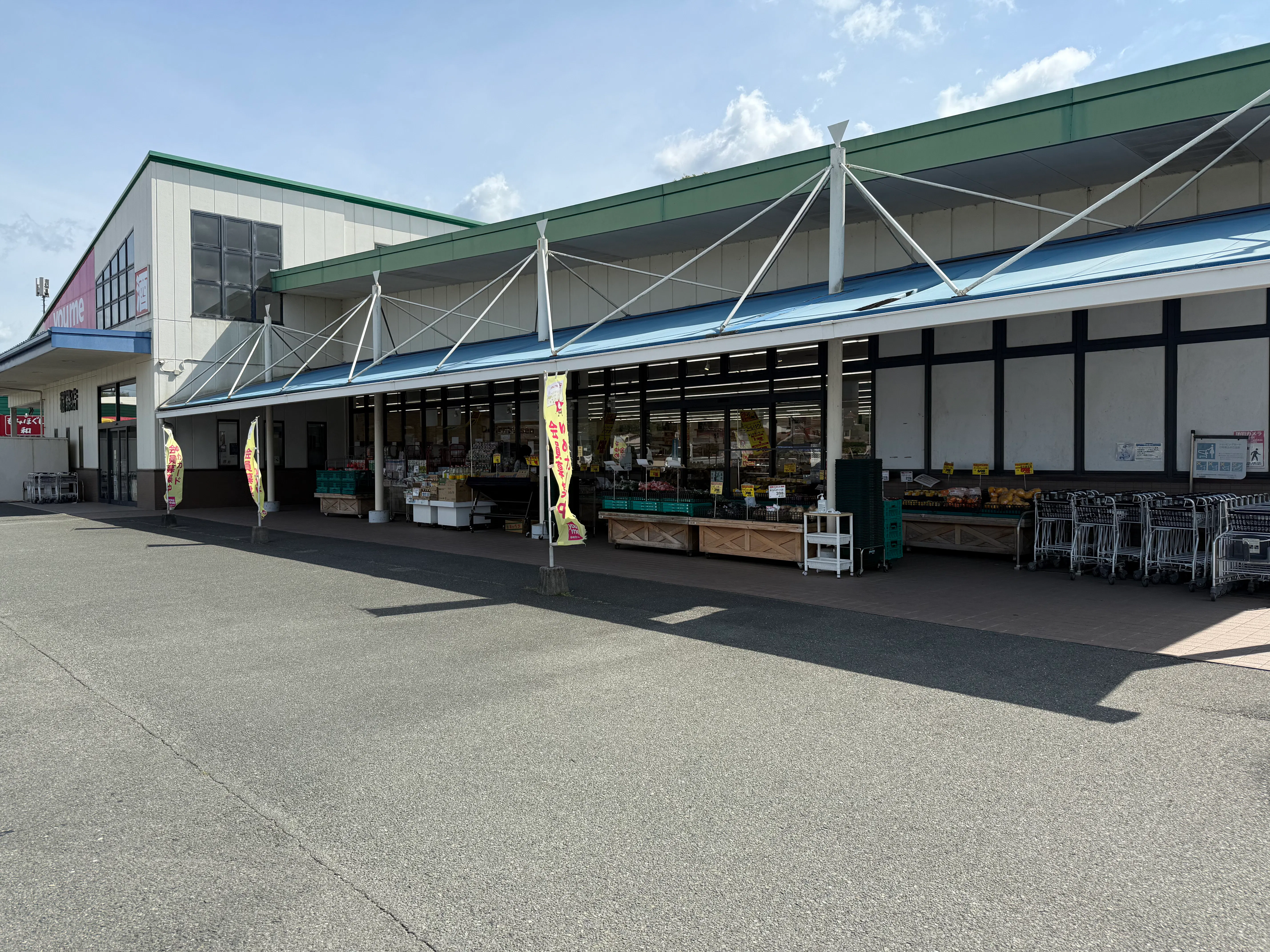 【ゆめマート 稲築】屋外（屋根なし）　キッチンカーや販促プロモーションにおすすめな催事イベントスペース