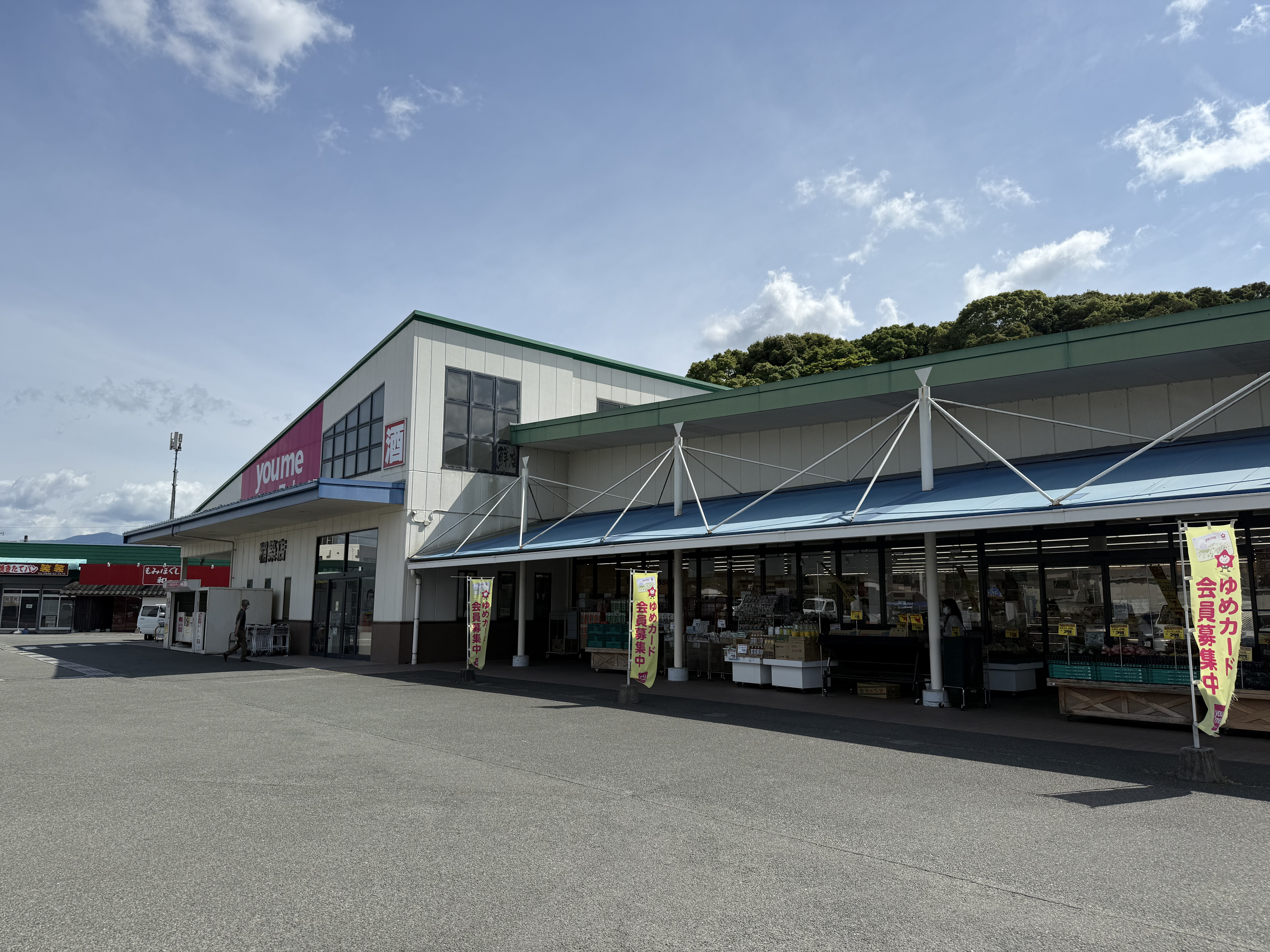 【ゆめマート 稲築】屋外（屋根なし）　キッチンカーや販促プロモーションにおすすめな催事イベントスペース