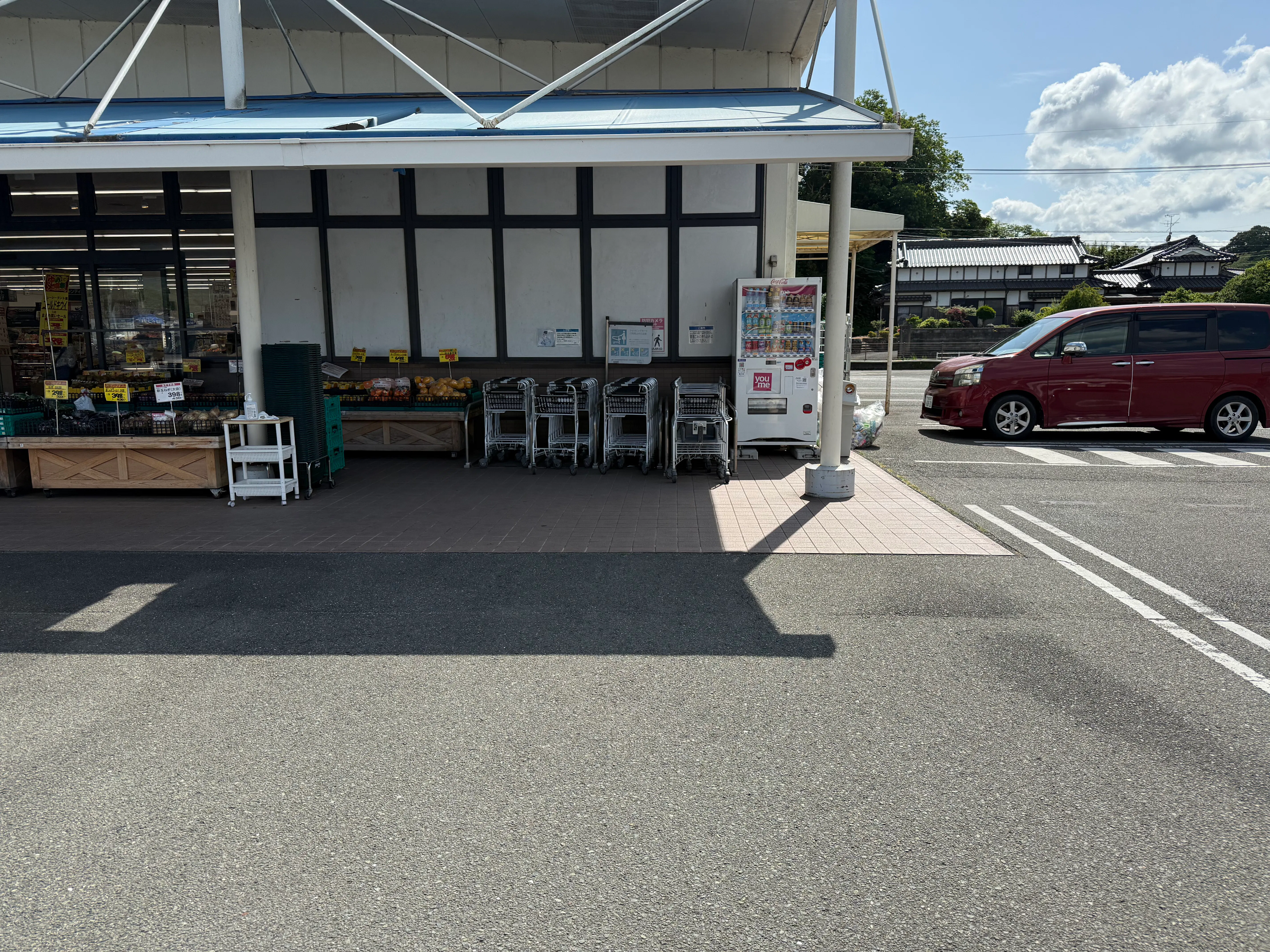 【ゆめマート 稲築】屋外（屋根なし）　キッチンカーや販促プロモーションにおすすめな催事イベントスペース