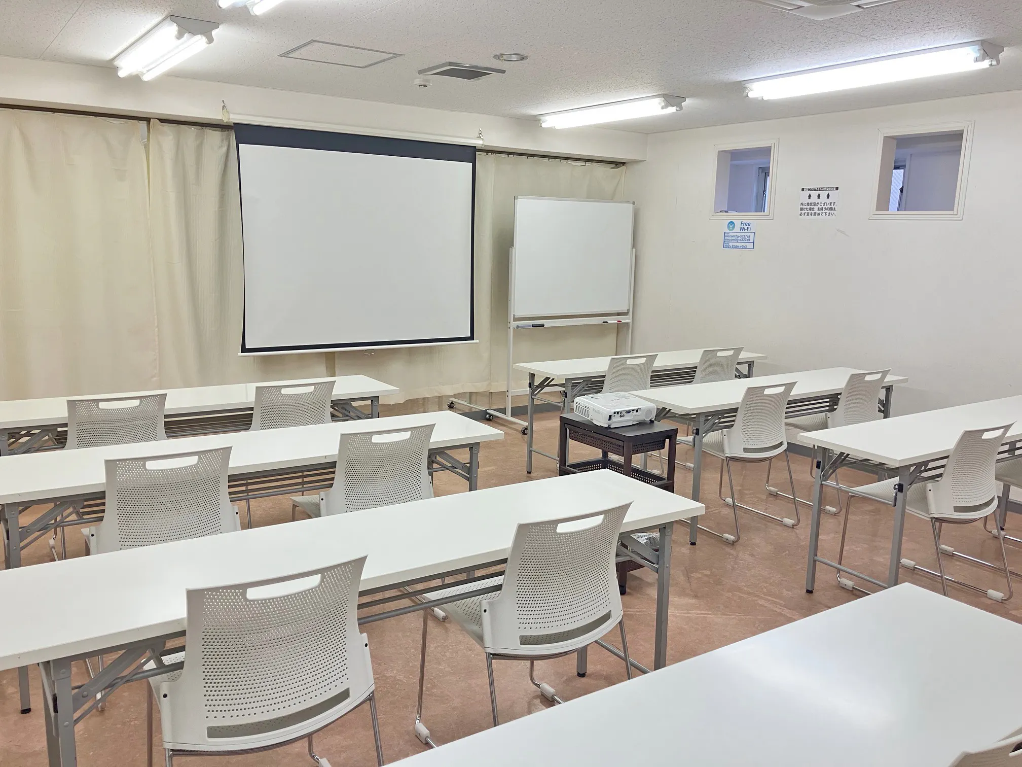 【高崎白銀ビル貸会議室】第四会議室（34㎡） 最大24名収容・設備無料｜販売利用OK