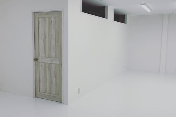 【豊津駅8分】撮影や、アート作品・アパレルの展示会に適した真っ白なギャラリースペース