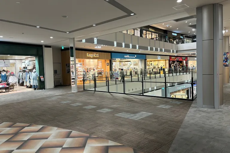 2階中央エスカレーター前2