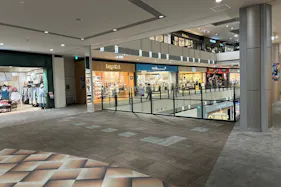 【イオンモール四條畷】2階中央エスカレーター前