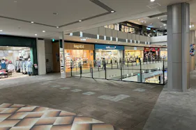 【イオンモール四條畷】2階中央エスカレーター前