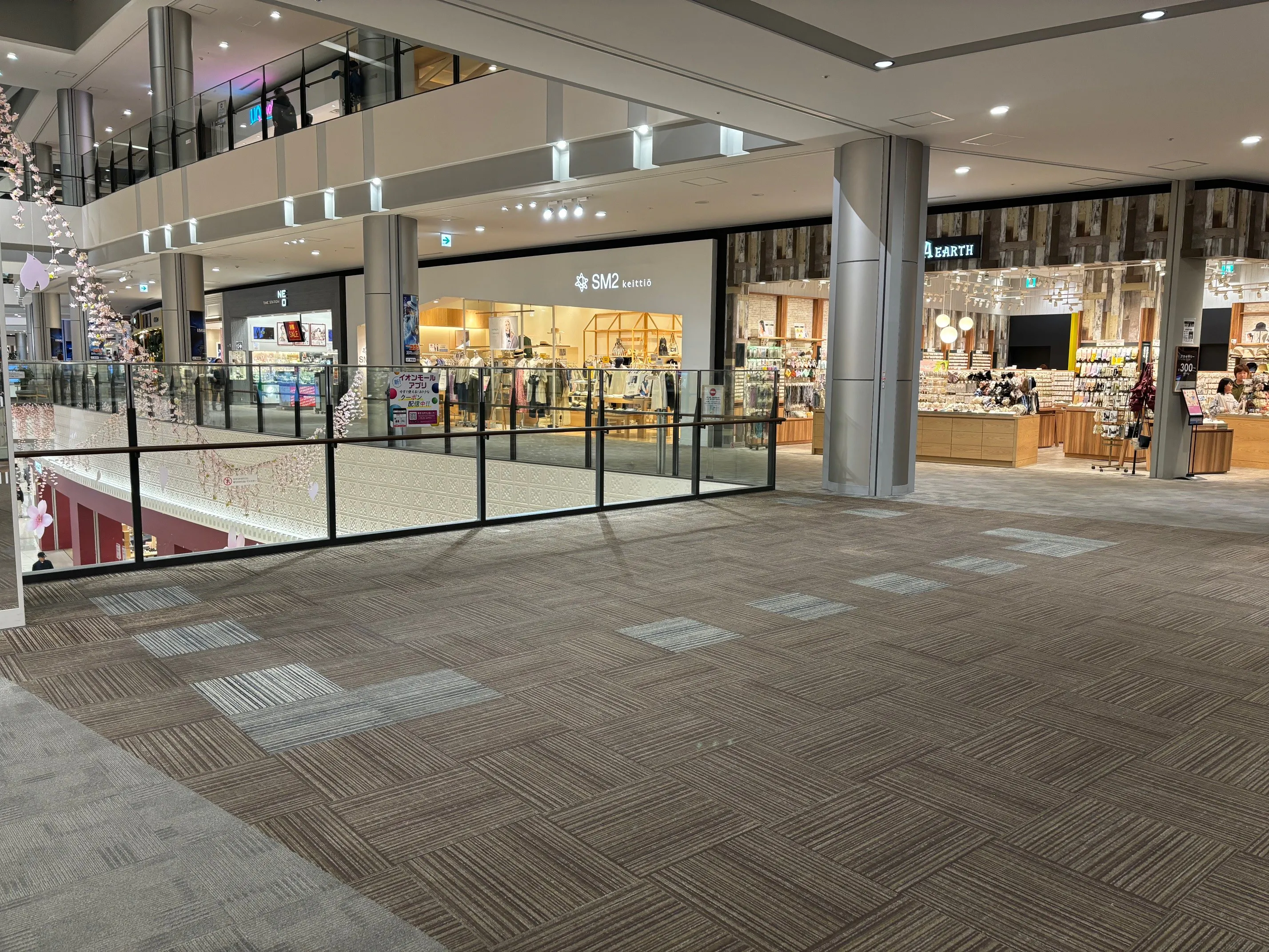 【イオンモール四條畷】２階中央エスカレーター前