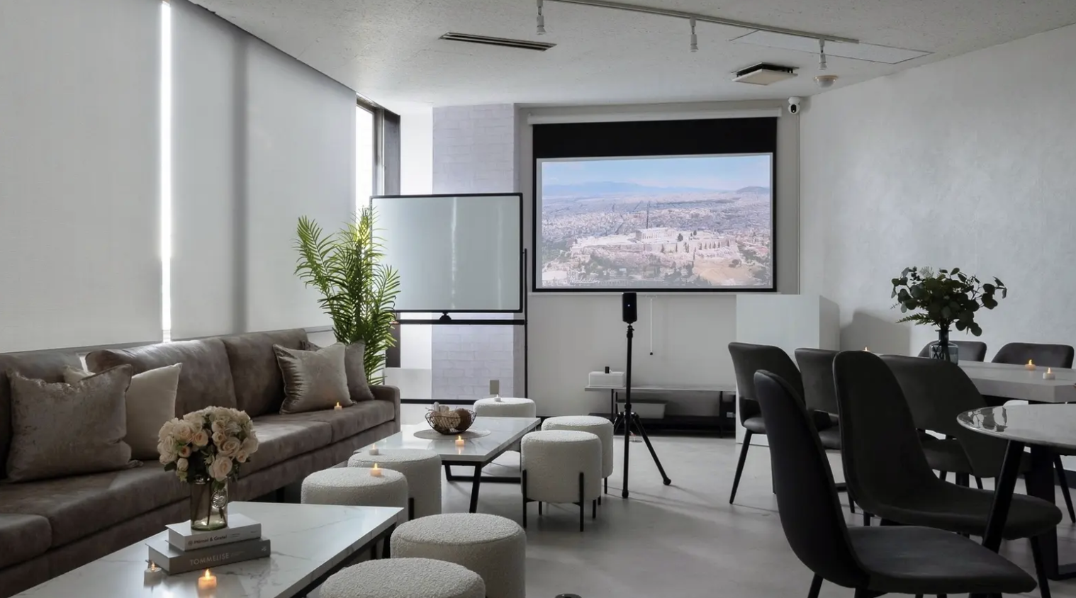 【なんば駅0分】イベントや撮影に最適な自然光が差し込む白基調のイベントスペース