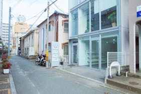 【薬院大通駅6分】展示会やポップアップストアに適した、シンプルな路面スペース