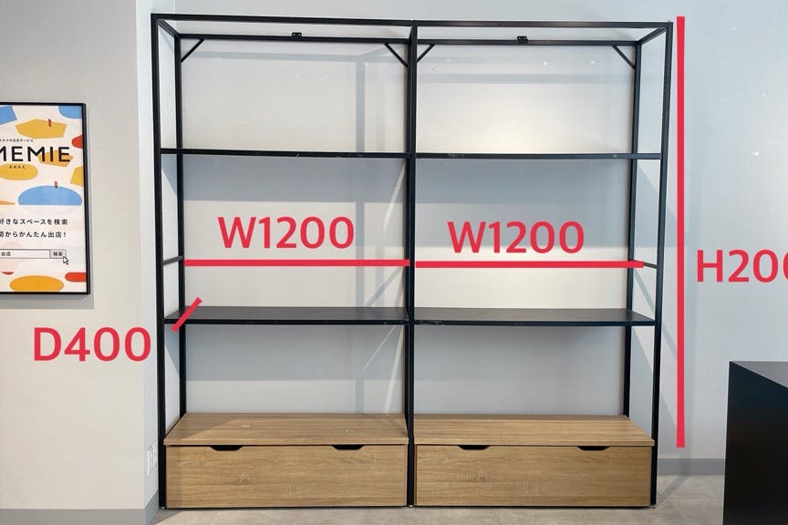 壁面備え付け什器 W1200×D400×H2000 下段に収納スペースあり