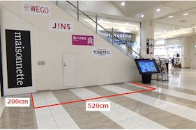 【イオンモール日の出】1階 中央エスカレーター前