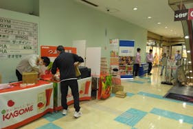 【大森駅前ビル】個包装の食物販やアパレルの販売に最適な大型スーパー入居の駅チカ商業施設の正面入口に置するイベントスペース(16㎡)