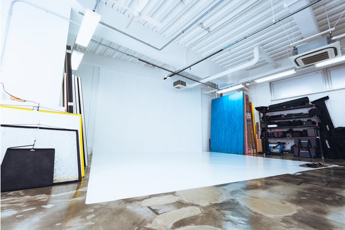 【原宿駅7分】ポートレートや物撮り等の各種撮影用途に最適な渋谷原宿からのアクセス良好なスチール、ムービー撮影可能なレンタルスタジオ