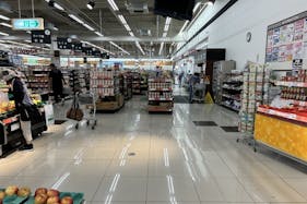 【オークワ高田神楽】販促キャンペーンやプロモーションイベントに適した風除室横(農産側)スペース