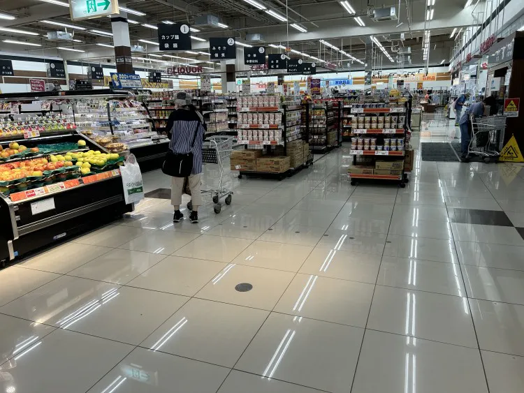 【オークワ高田神楽】販促キャンペーンやプロモーションイベントに適した風除室横(農産側)スペース