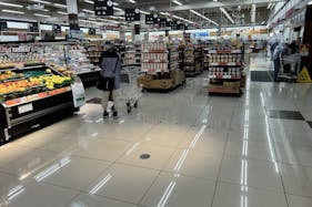 【オークワ高田神楽】販促キャンペーンやプロモーションイベントに適した風除室横(農産側)スペース