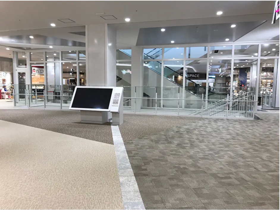 【イオンモール座間】3階南側階段横