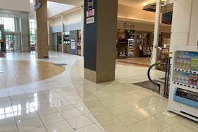 【イオンモール盛岡】1F 中央入口柱②