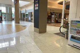 【イオンモール盛岡】1F 中央入口柱②