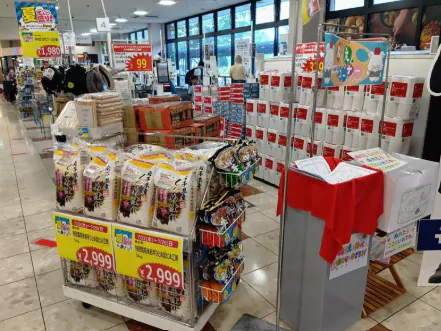 【西友 北綾瀬店】店内入口付近 ポップアップストア(物販、食物販)やプロモーション用途に最適なスーパー店内催事イベントスペース