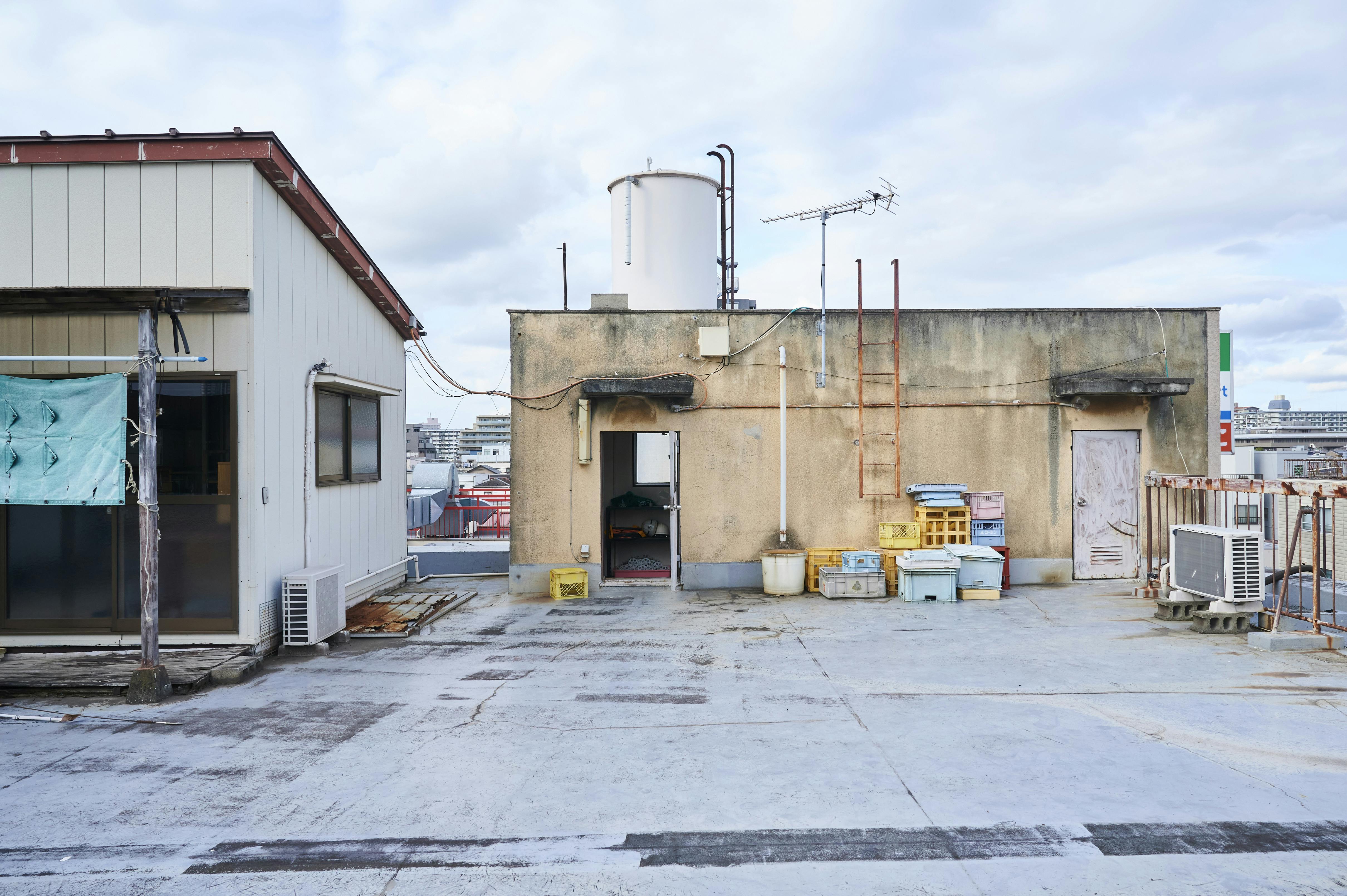 レトロな貯水タンク