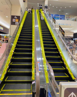 【イオンモール神戸北】モール内広告 エスカレーターレーン