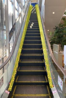 【イオンモール神戸北】モール内広告 エスカレーターレーン