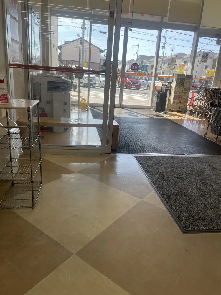 【オークワ大和郡山柳町】プロモーションに最適な製氷機側入り口横スペース