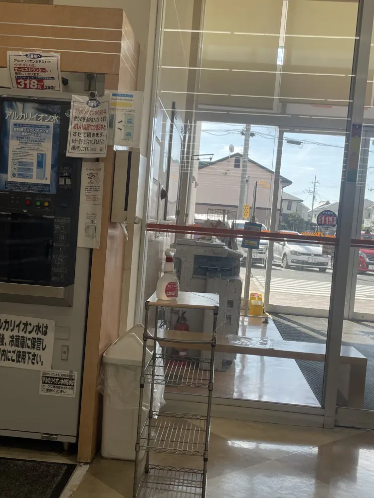 【オークワ大和郡山柳町】プロモーションに最適な製氷機側入り口横スペース