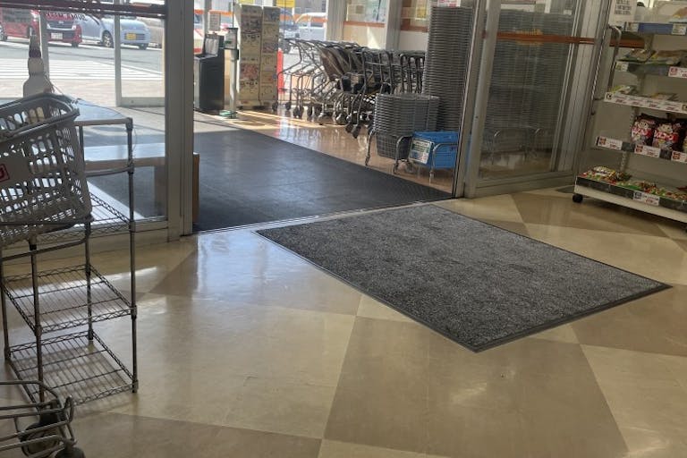 【オークワ大和郡山柳町】プロモーションに最適な製氷機側入り口横スペースの画像3