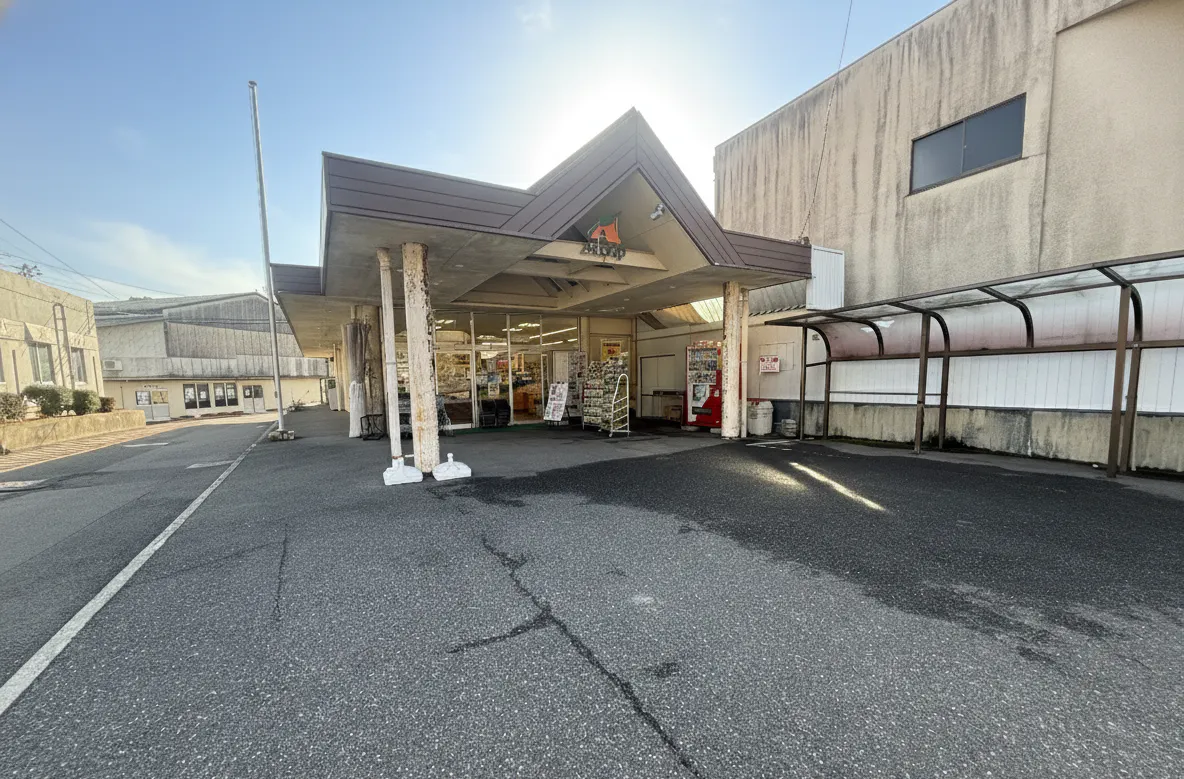 【Aコープみわ店】食物販や販促イベントに最適な屋外軒下スペースの画像