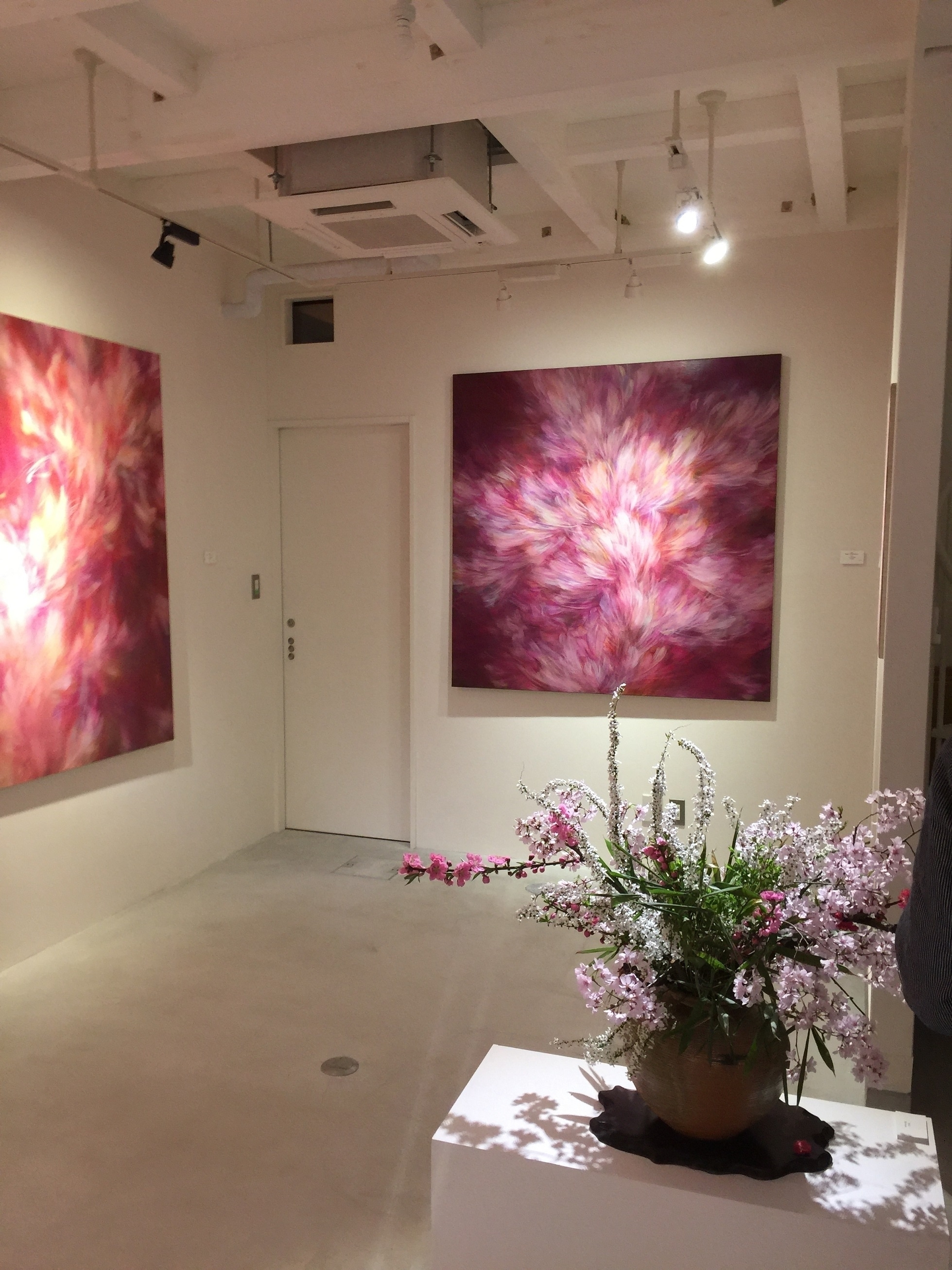 サイズの大きい作品でも飾ることができます。