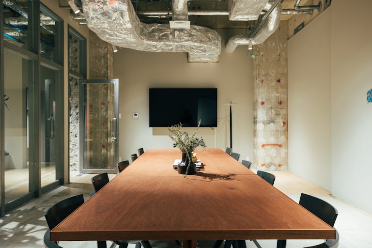 【茅場町駅2分】展示会・イベントに適した白壁でシックな雰囲気のイベントスペースの画像8