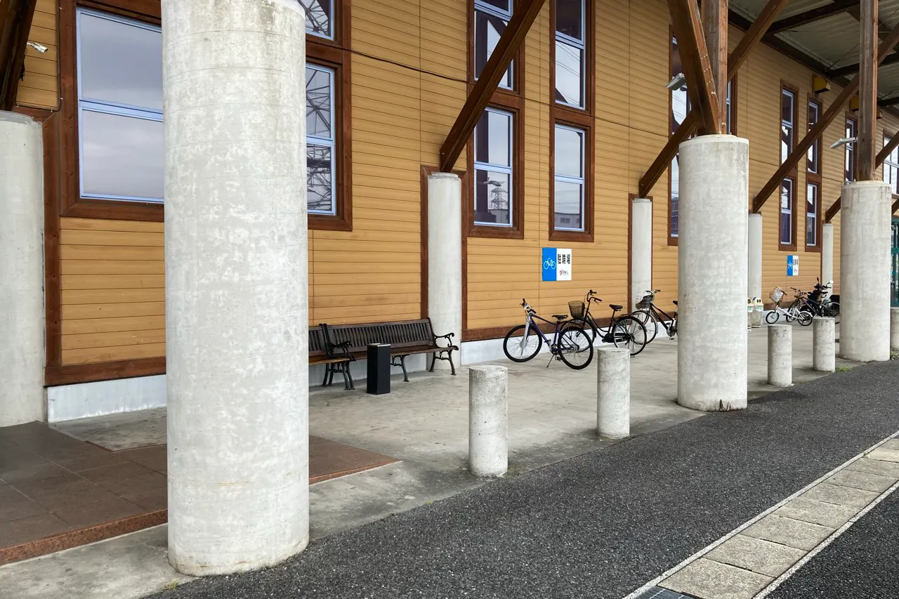 【ダイナム三重川越町店ゆったり館】キッチンカー出店に最適なアミューズメント施設のイベントスペース(出入口付近)