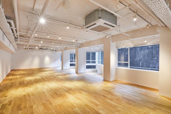 【原宿駅1分】アパレルの展示会や招待制販売会、ショールーム等に最適な駅近の多機能イベントスペース