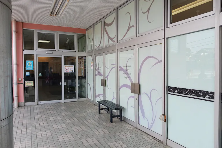 【西鉄ストア周船寺店】店内入口 販促プロモーションや物販に最適なスーパー屋外催事イベントスペースの画像2