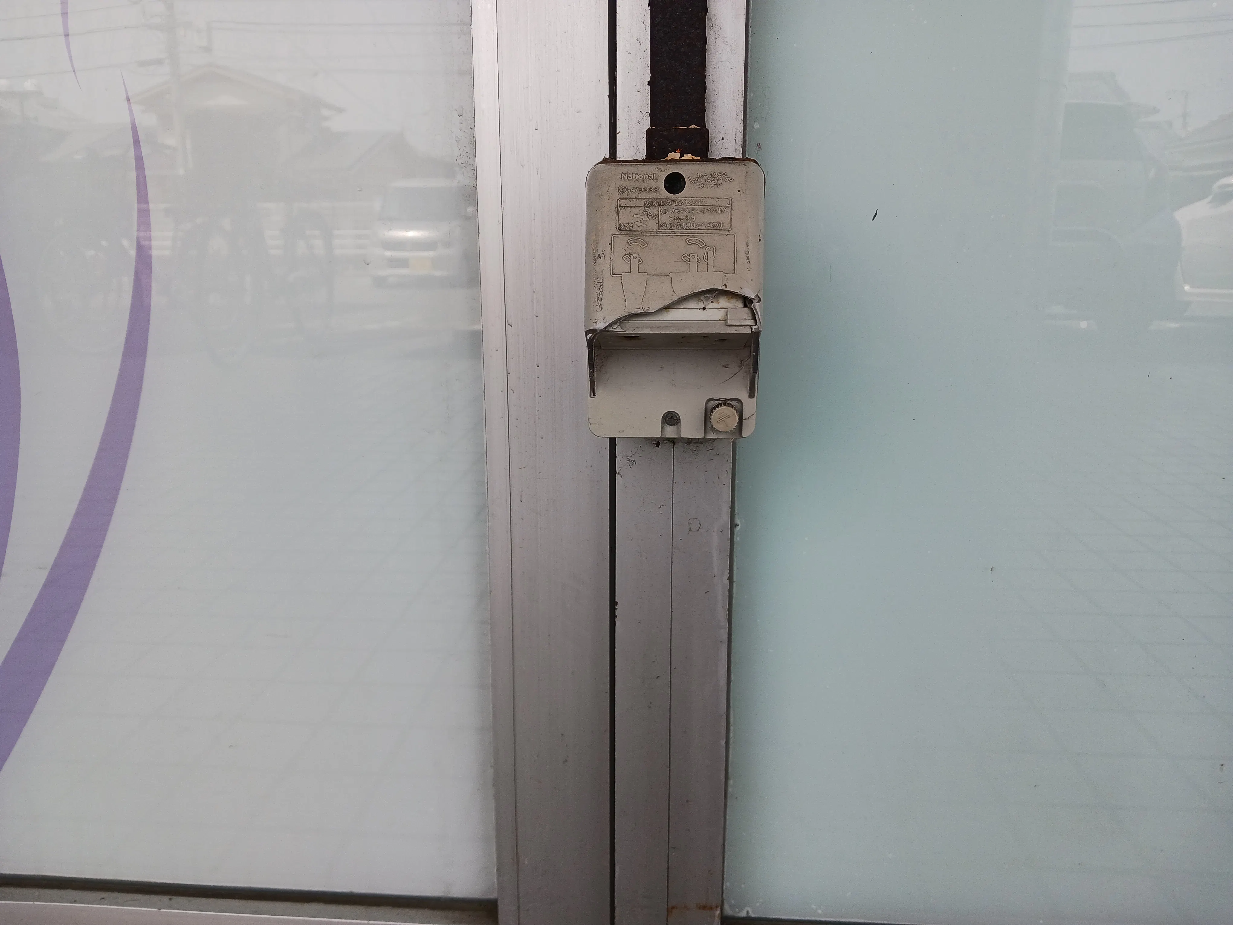【西鉄ストア周船寺店】店内入口 販促プロモーションや物販に最適なスーパー屋外催事イベントスペース