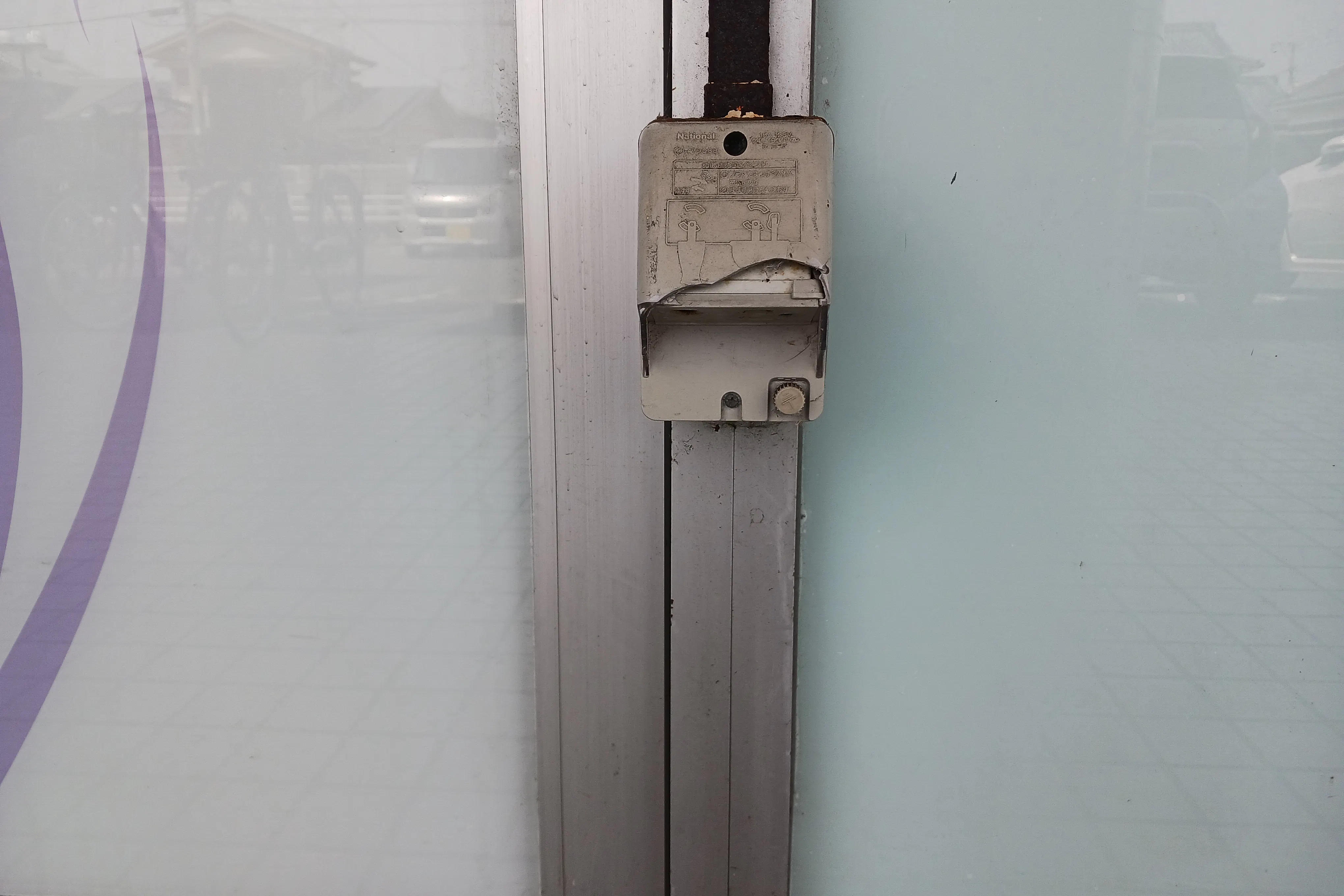 【西鉄ストア周船寺店】店内入口 販促プロモーションや物販に最適なスーパー屋外催事イベントスペース