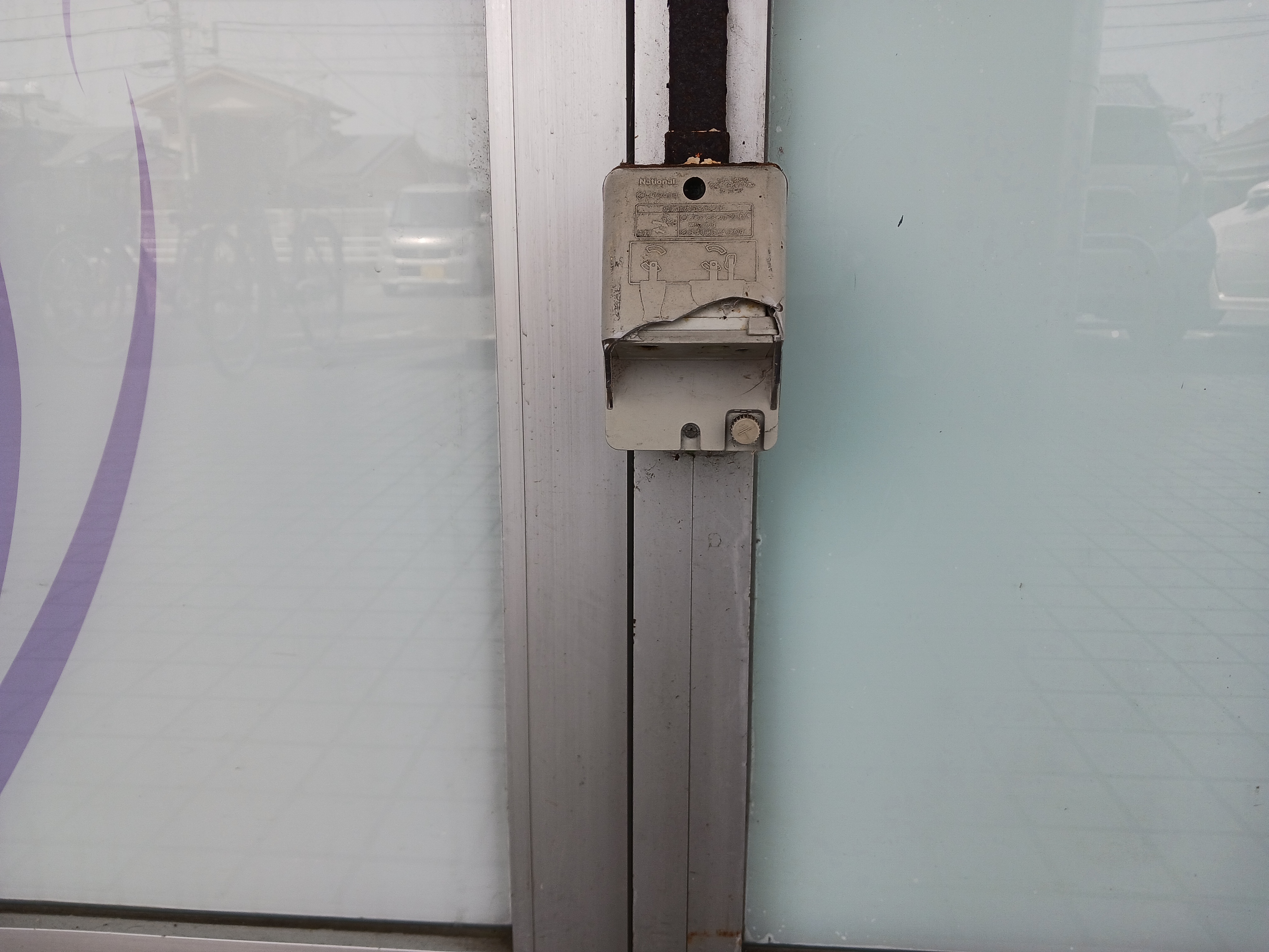 【西鉄ストア周船寺店】店内入口 販促プロモーションや物販に最適なスーパー屋外催事イベントスペース