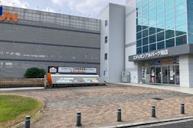 【エディオンアルパーク南店】キッチンカーや各種イベントに最適な屋外平面スペース