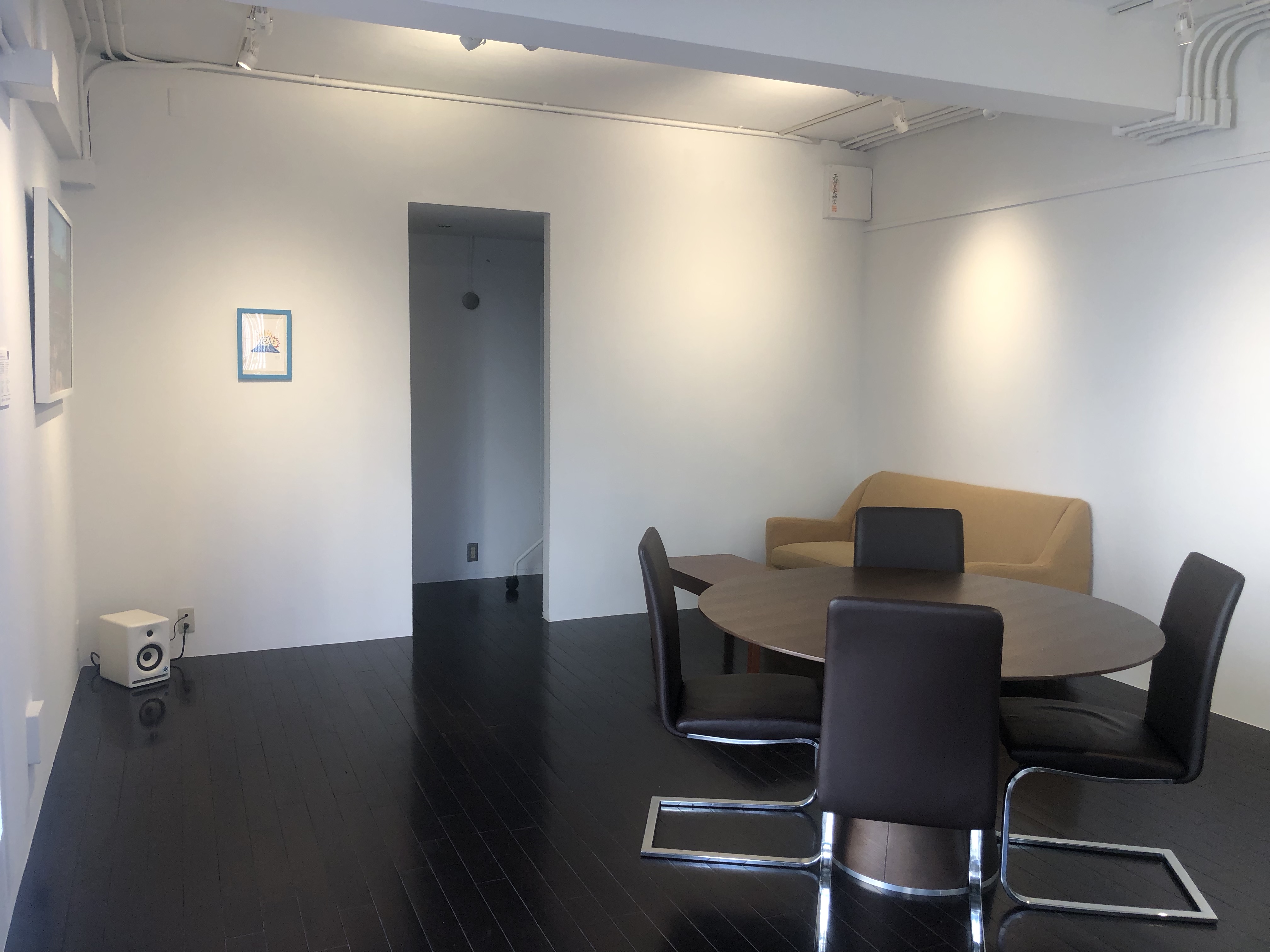 シンプルな空間になっております。