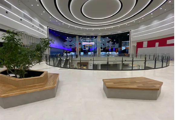 【イオンモール土岐】2F ダイソー前の画像