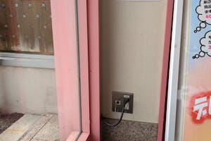 【ダイナム福井大野店ゆったり館】キッチンカーやプロモーションイベントの開催に最適なアミューズメント施設のイベントスペース(カウンター側)