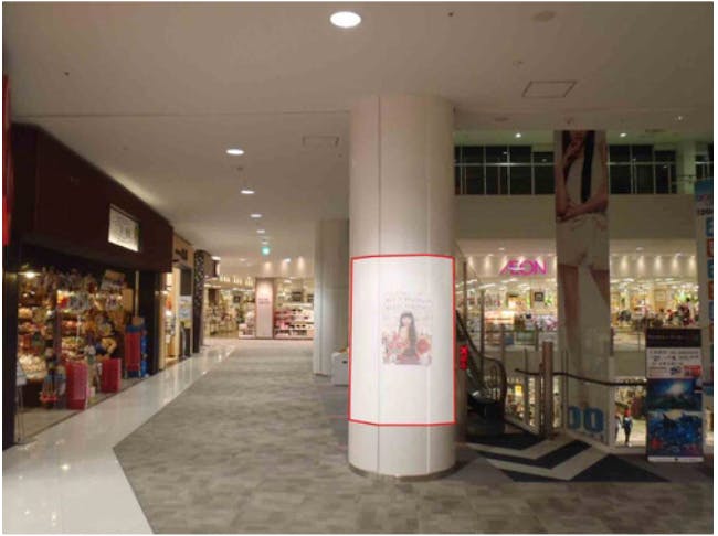 【イオンモール甲府昭和】モール内広告 柱巻きの画像