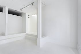 【外苑前駅8分】外苑西通りに面した白い一軒家(1階)のレンタルスペース