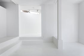 【外苑前駅8分】外苑西通りに面した白い一軒家(1階)のレンタルスペース