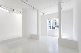 【外苑前駅8分】外苑西通りに面した白い一軒家(1階)のレンタルスペース