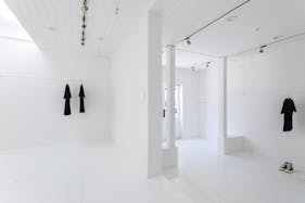 【外苑前駅8分】外苑西通りに面した白い一軒家(1階)のレンタルスペース