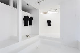 【外苑前駅8分】外苑西通りに面した白い一軒家(1階)のレンタルスペース